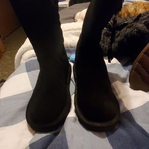 NWOB Black Bearpaw Boots